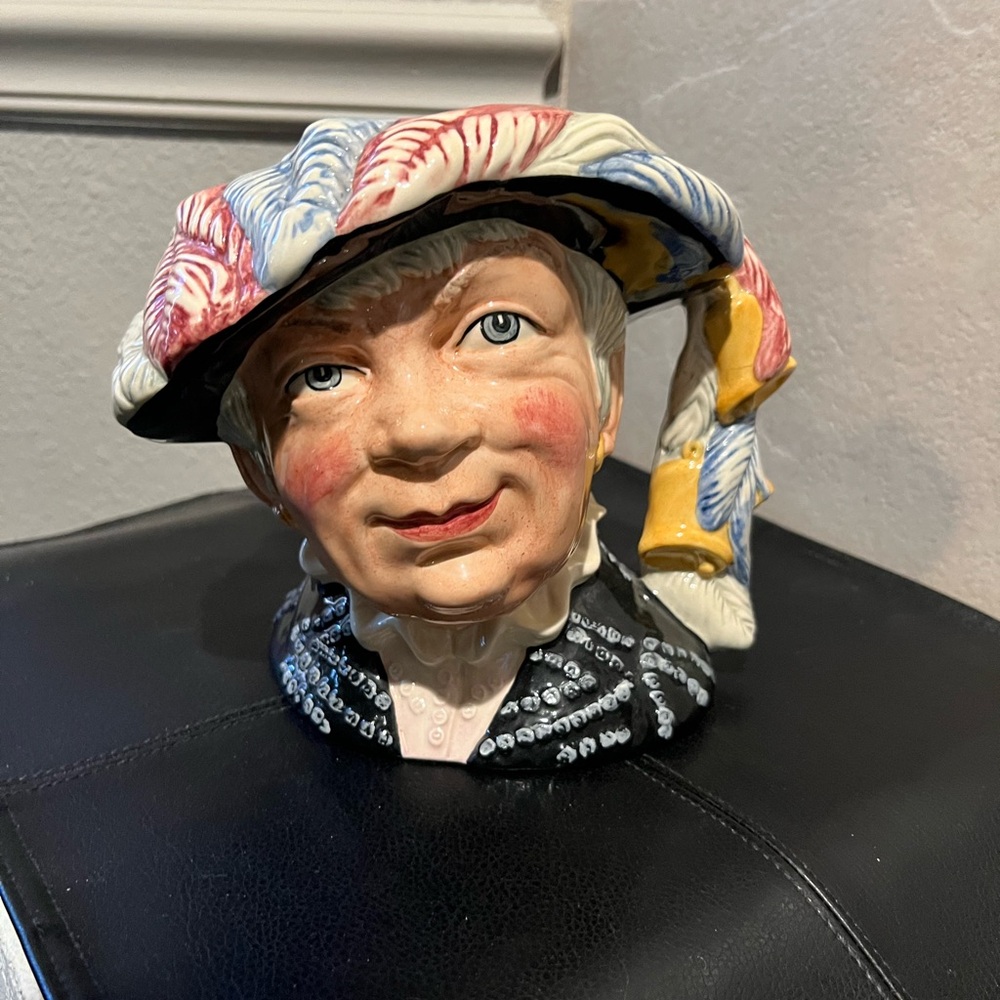 Royal doulton The Pearly Queen character Toby jug 1986. D6759